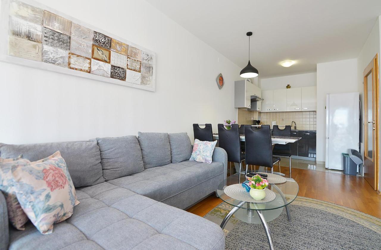 Lungo Mare Apartment With Terrace بولا المظهر الخارجي الصورة